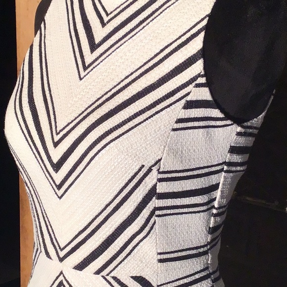 H&M form fitting cotton mix lined dress black chevron on cream 6 - Picture 3 of 5